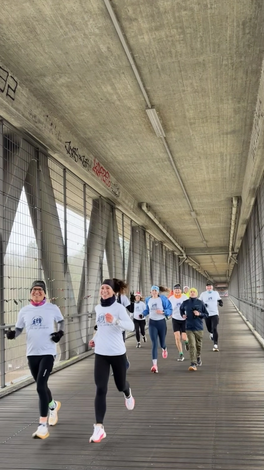 42.195 for Children - a global running initiative - Logo
